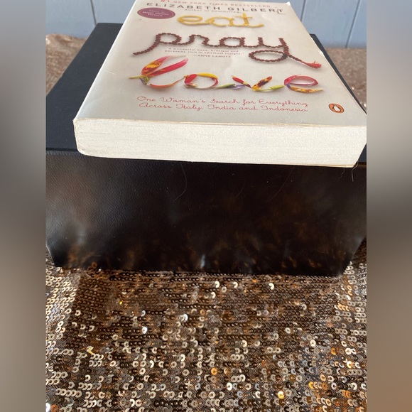 Eat Pray Love by Elizabeth Gilbert - Picture 3 of 4